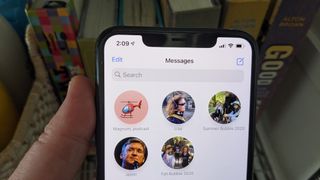 iOS 14: Mesajlar uygulamasında bir mesaj grubu için fotoğraf nasıl ayarlanır?