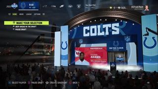 Madden 23 Franchise: Colts, fantezi taslağında bir oyuncu seçiyor