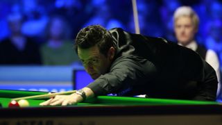 Ronnie O'Sullivan, Tour Championship snooker'ında Neil Robertson'a karşı oynuyor