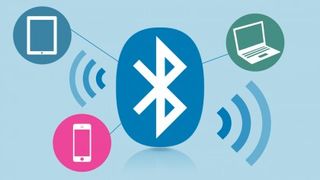 Dizüstü bilgisayar, cep telefonu ve tablete ulaşan Bluetooth simgesi