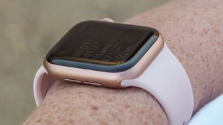 Apple Watch'unuzdaki metin boyutunu nasıl değiştirirsiniz?