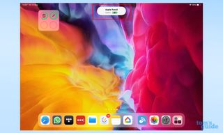 İkinci nesil Apple Pencil şarj göstergesini gösteren bir iPad ana ekranı