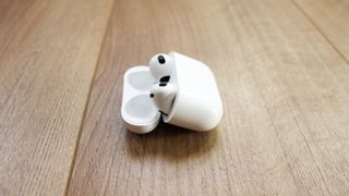 airpods 3 şarj kutusunun içinde