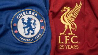 Carabao Kupası final futbol takımları Chelsea ve Liverpool'un rozetleri