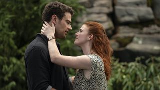 Theo James ve Rose Leslie, HBO Max'in The Time Traveler's Wife uyarlamasında