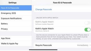 Maske takarken Apple Watch'un bir iPhone'un kilidini açmak için kullanılabileceğini gösteren bir iPhone Ayarları sayfası