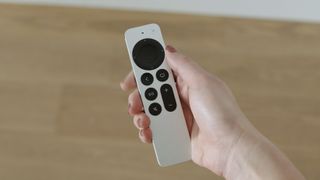 2021 Siri Remote elimde