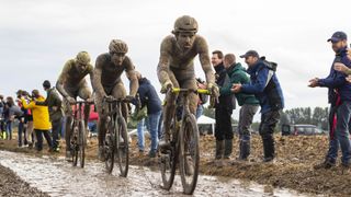 Kirli bir gün UCI bisikleti ve Paris-Roubaix