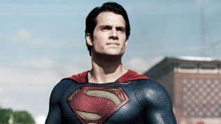 Çıkış sırasına göre ilk DC filmi olan Man of Steel'de Clark Kent/Süpermen rolünde Henry Cavill