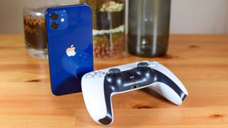 PS5 DualSense ve iPhone 12