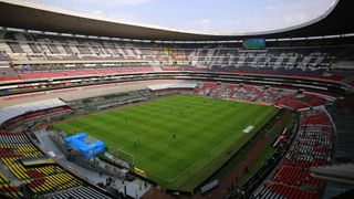 Mexico City'deki Azteca stadyumu - bir futbol maçından önceki genel görünüm