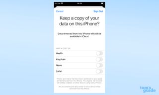 Bir Apple Kimliği oturumu kapatılırken kullanılabilen verileri saklama seçeneklerini gösteren, iOS ayarları uygulamasının ekran görüntüsü