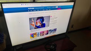 TechRadar web sitesi AirPlay, MacBook Pro'dan yansıtıldı