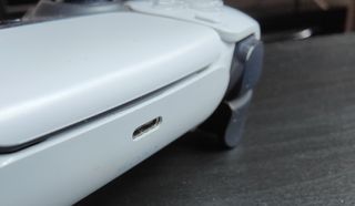 PS5 denetleyicisi nasıl şarj edilir - USB-C bağlantı noktası