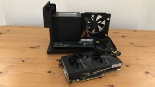 eGPU kasasına bir grafik kartı eklemek nispeten kolaydır.  Resim kredisi: TechRadar