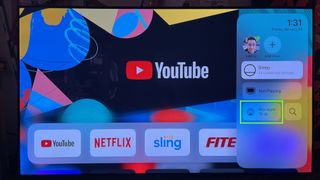 Yeşil bir kutu, Apple TV'deki AirPlay düğmesini vurgular