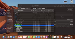 İzlenceler klasöründe Disk Yardımcı Programının vurgulandığını gösteren macOS masaüstü