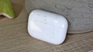 AirPods kasası nasıl temizlenir