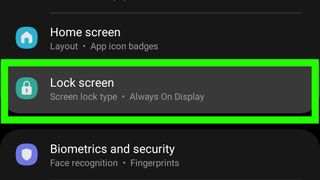 Samsung S21'in Ayarlar uygulamasında yeşil bir kutuyla vurgulanan kilit ekranı