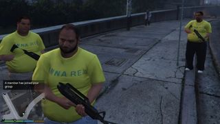 En iyi GTA 5 modları: Gang and Turf War'dan aynı çetenin üç üyesini gösteren bir ekran görüntüsü