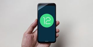 Android 12'de renklendirdiğiniz Malzeme nasıl değiştirilir — telefonda android 12 logosu