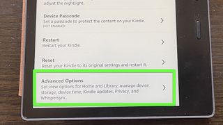 "Gelişmiş Seçenekler" vurgulanmış bir Kindle Oasis