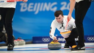 Team GB curling takımı Pekin'deki 2022 Kış Olimpiyatları'nda İsveç'e karşı