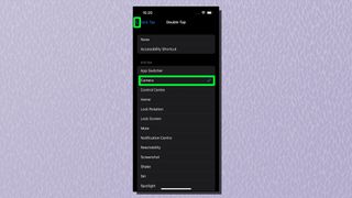 Bir iPhone'da Geri Dokunma seçeneklerinde vurgulanan Kamera seçeneğini gösteren bir ekran görüntüsü