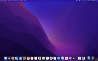 Hiçbir şey açık olmadan macOS Monterey masaüstü