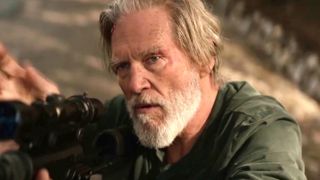 The Old Man'de Jeff Bridges elinde silahla