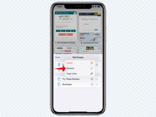 iOS 15'te Safari'de Sekme Grupları menüsündeki Yeniden Adlandır'ı gösteren kırmızı bir ok