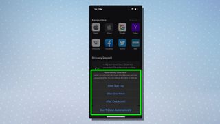 Safari sekmelerinin nasıl kapatılacağını gösteren bir iPhone ekran görüntüsü — bu ekran otomatik kapatma seçeneklerini gösterir