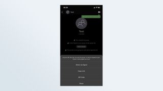 Signal iOS uygulamasında grup sohbeti daveti paylaşma seçeneklerinin ekran görüntüsü.