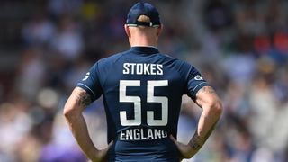 İngiltere gömleğinin arkasında adı ve numarası olan Ben Stokes