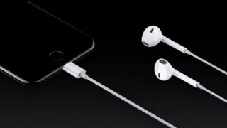 iPhone 7 ile çalışmak için mevcut kulaklıklarınızı Bluetooth'a nasıl dönüştürebilirsiniz?