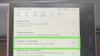 Gelişmiş Seçenekler ekranında "Kindle'ınızı Güncelleyin" vurgulanmış bir Kindle Vahası