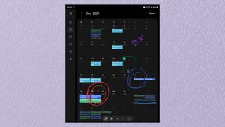 Üzerinde el yazısıyla yazılmış notlar bulunan bir takvim görünümünü gösteren Samsung Galaxy Z Fold3 ekran görüntüsü