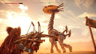 Aloy, bir Tallneck'te bir balistayı hedefliyor