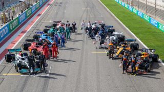 F1 2022/23 sezonundaki tüm sürücüler ve araçlar gridde