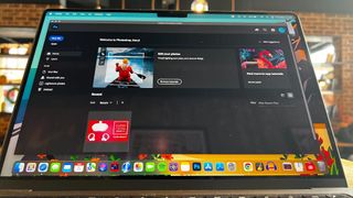 MacBook Pro 2021'de çalışan Adobe Photoshop