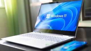 Android uygulamalarının Windows 11'e nasıl yükleneceğini gösteren bir Windows 11 dizüstü bilgisayar