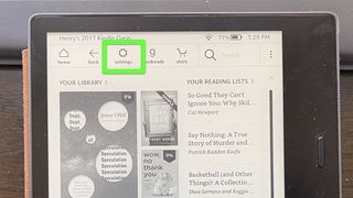 "Ayarlar" vurgulanmış bir Kindle Oasis