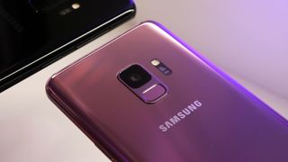 Samsung Galaxy S9, değişken diyafram açıklığına sahip bir lense sahip