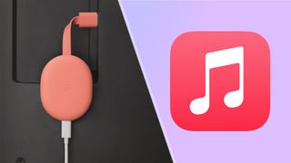 Bir TV'ye takılı Google TV'li Chromecast (L) ve Apple Music logosu (R) - Google TV ile Chromecast'te Apple Music'in nasıl alınacağını gösterir