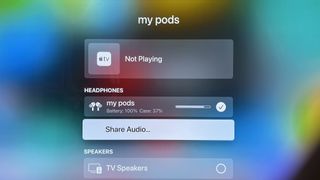 AirPod'ların eşlendiği Apple TV'deki AirPlay 2 penceresi