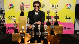 The Weeknd, Billboard Müzik Ödülleri ile çevrili