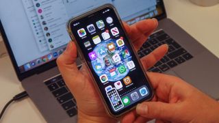 Bir iPhone'da ekran görüntüsü nasıl alınır