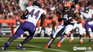 Madden 23 çapraz platform: Bir oyuncu, geri koşmanın üstesinden gelmeye çalışıyor