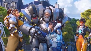 Reinhardt, Mei ve Tracer'ı selamlıyor