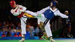 Kadınlar -57kg Altın Madalya Taekwondo yarışmasında Büyük Britanyalı ade Jones, İspanyol Eva Calvo Gomez ile karşı karşıya geldi.